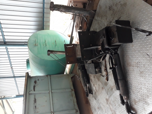 ขายลิฟท์ท้ายยกได้ 2 ตัน 4 กระบอก ราคา 40000 บาท