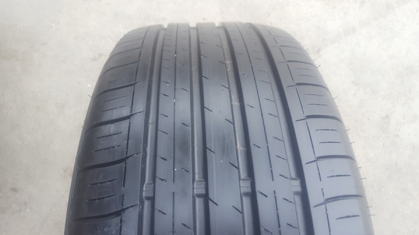 ขายยาง\% 215/55/16 ปี 17 DUNLOP EC300 4 เส้น ขายยาง\% 215/55/16 ปี 17 DUNLOP EC300 4 เส้น