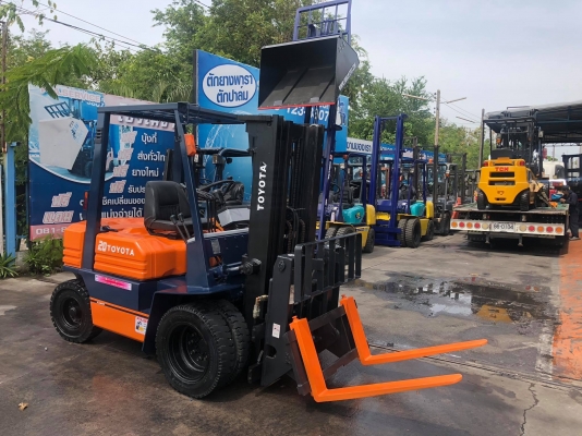 ขายรถตักยางพาราตักทะลายปาล์ม