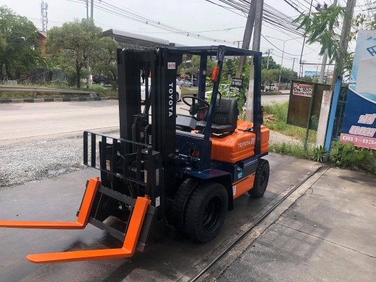 ขายรถตักยางพาราตักทะลายปาล์ม