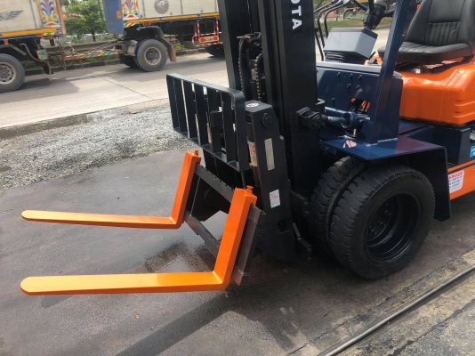 ขายรถตักยางพาราตักทะลายปาล์ม