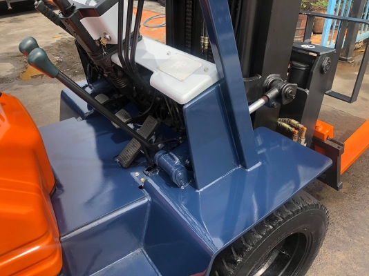 ขายรถตักยางพาราตักทะลายปาล์ม