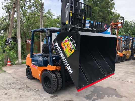 ขายรถตักยางพาราตักทะลายปาล์มยกได้สูง5เมตรงาเทได้ล้อหน้าคู่เกียร์ธรรมดา