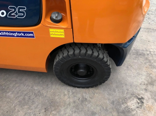 ขายรถตักยางพาราตักทะลายปาล์มยกได้สูง5เมตรงาเทได้ล้อหน้าคู่เกียร์ธรรมดา