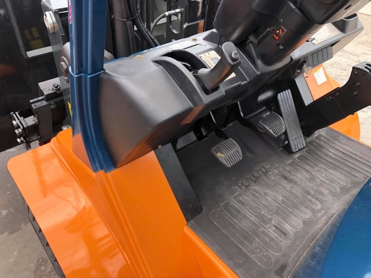 ขายรถตักยางพาราตักทะลายปาล์มยกได้สูง5เมตรงาเทได้ล้อหน้าคู่เกียร์ธรรมดา