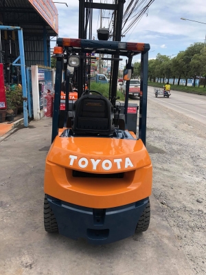 ขายรถตักยางพาราตักทะลายปาล์มยกได้สูง5เมตรงาเทได้ล้อหน้าคู่เกียร์ธรรมดา