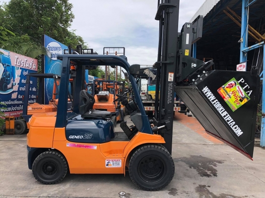 ขายรถตักยางพาราตักทะลายปาล์มยกได้สูง5เมตรงาเทได้ล้อหน้าคู่เกียร์ธรรมดา