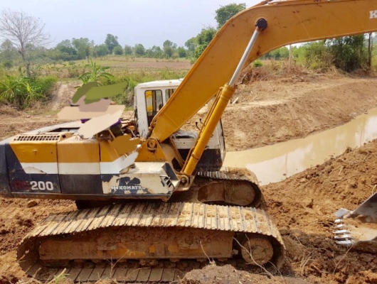 KOMATSU PC 200-5 คอนโทรลยาว เอกสารอินวอย รถพร้อมใช้งานได้เลยครับ เครื่องเดิมปั๊มเดิมทำงานแรงดีไม่มีโหลด แอร์เย็น ช่วงล่างเอวแน่น