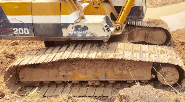 KOMATSU PC 200-5 คอนโทรลยาว เอกสารอินวอย รถพร้อมใช้งานได้เลยครับ เครื่องเดิมปั๊มเดิมทำงานแรงดีไม่มีโหลด แอร์เย็น ช่วงล่างเอวแน่น