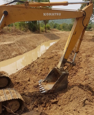 KOMATSU PC 200-5 คอนโทรลยาว เอกสารอินวอย รถพร้อมใช้งานได้เลยครับ เครื่องเดิมปั๊มเดิมทำงานแรงดีไม่มีโหลด แอร์เย็น ช่วงล่างเอวแน่น