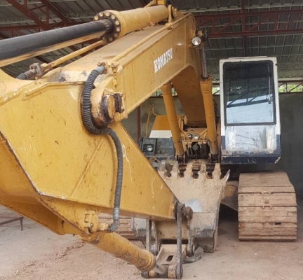KOMATSU PC 200-5 คอนโทรลยาว เอกสารอินวอย รถพร้อมใช้งานได้เลยครับ เครื่องเดิมปั๊มเดิมทำงานแรงดีไม่มีโหลด แอร์เย็น ช่วงล่างเอวแน่น