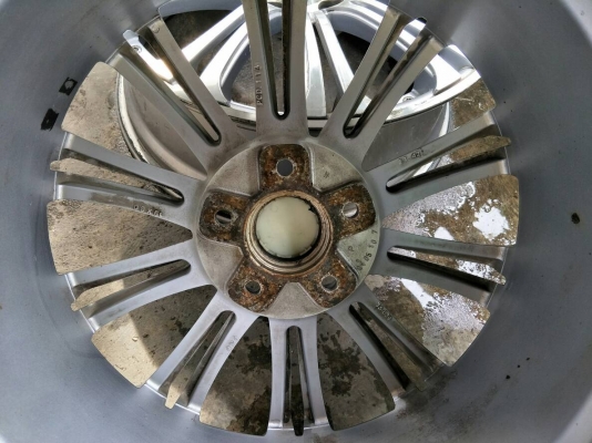 ขอบ19นิ้ว5รู114 ชุดนี้ราคา 8500 บาท