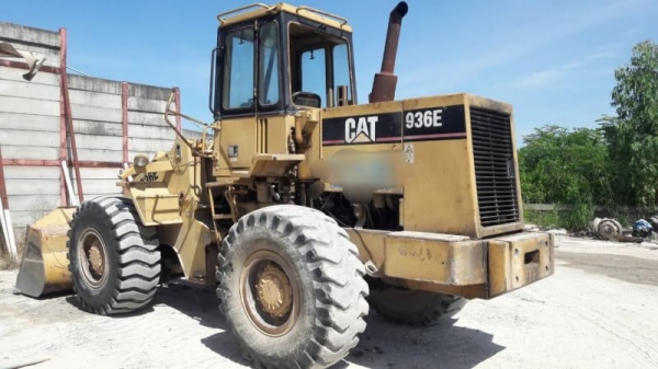 ขาย 520,000 รถตักเอวอ่อน CAT 936 E เครื่องดี เกียร์แรง เอวแน่น ยางดีเหมือนใหม่ เอกสารเล่มทะเบียน รถอยู่ อุดร 090-772-3710 090-772-3708
