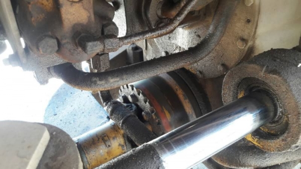 ขาย 520,000 รถตักเอวอ่อน CAT 936 E เครื่องดี เกียร์แรง เอวแน่น ยางดีเหมือนใหม่ เอกสารเล่มทะเบียน รถอยู่ อุดร 090-772-3710 090-772-3708