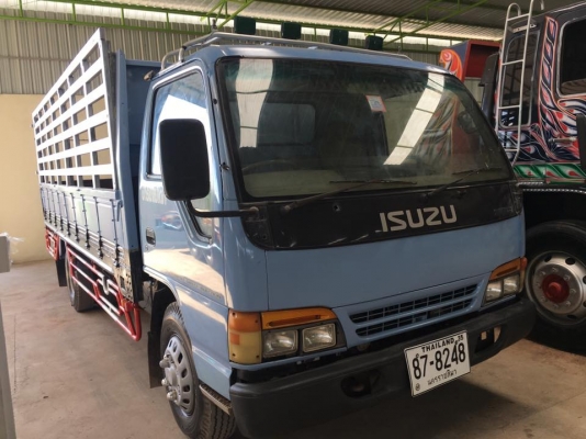 ขายรถ6ล้อ NPR 120แรง รถสวย สภาพดี เอกสารพร้อมโอน ราคา380,000 สนใจโทร 090-8588220 093-3258446 098-461