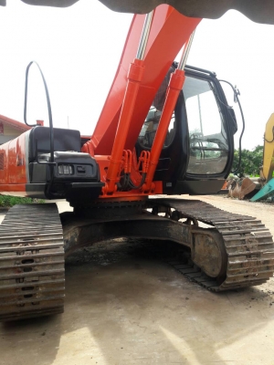 ขายจ้า..HITACHI ZX200-1  เก่านอกแท้   สภาพสวย  เครื่องปั๊มดี  ใช้งานมา 10,xxx  ชั่วโมง  เอกสารเล่มทะเบียน  โทร 089-3818694  จ๊อย