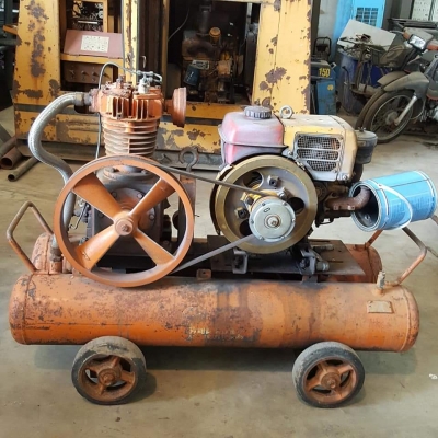 เครื่องปั้มลมเก่าญี่ปุ่น MEIJI EO-7 เครื่องยนต์ดีเซล YANMAR NSA40C เครื่องปั้มลมเก่าญี่ปุ่น MEIJI EO-7 เครื่องยนต์ดีเซล YANMAR NSA40C