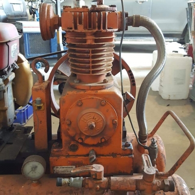 เครื่องปั้มลมเก่าญี่ปุ่น MEIJI EO-7 เครื่องยนต์ดีเซล YANMAR NSA40C เครื่องปั้มลมเก่าญี่ปุ่น MEIJI EO-7 เครื่องยนต์ดีเซล YANMAR NSA40C