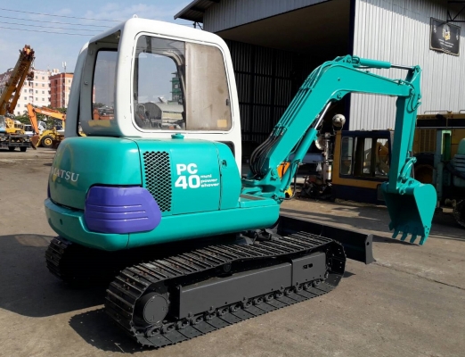 KOMATSU รุ่น PC 40-7 KOMATSU รุ่น PC 40-7