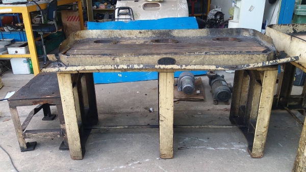 โต๊ะทำงานเหล็กหล่อ