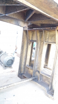 โต๊ะทำงานเหล็กหล่อ