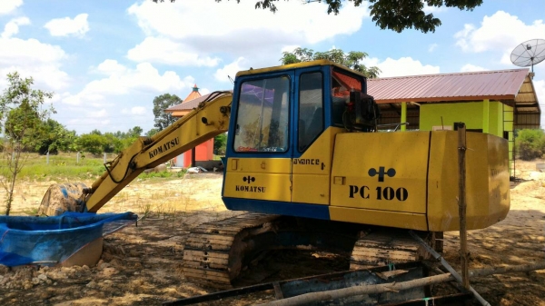 ขาย 395,000 KOMATSU pc 100-5 ไฟฟ้าครบ เครื่องดี ปั้มแรง เอวแน่น ช่วงล่างแน่น เอกสารอินวอยทร์ รถสวยพร้อมใช้ รถอยู่ ขอนแก่น 090-772-3710 090-772-3708