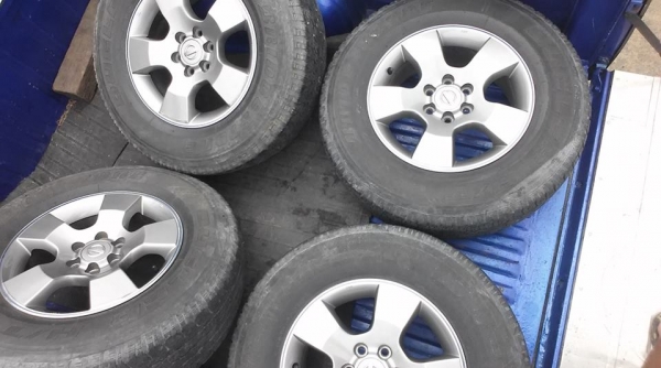 ล้อนาวาร่า.16&times;7+ยาง245/70/16 กึงขอบเงาคาดน้ำเงิน ชุด3900บ.โทร0879050181.ส่งได้ทั่วไทย