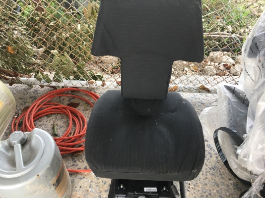 ขายด่วน CATใส่รถแทรค์เตอร์รถแม็คโค