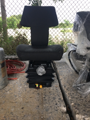 ขายด่วน CATใส่รถแทรค์เตอร์รถแม็คโค