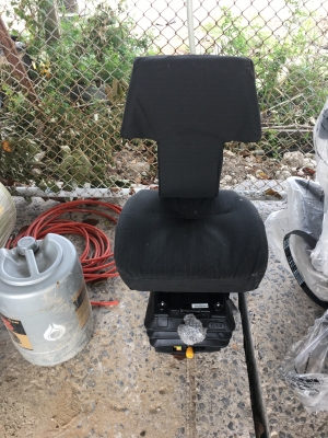 ขายด่วน CATใส่รถแทรค์เตอร์รถแม็คโค