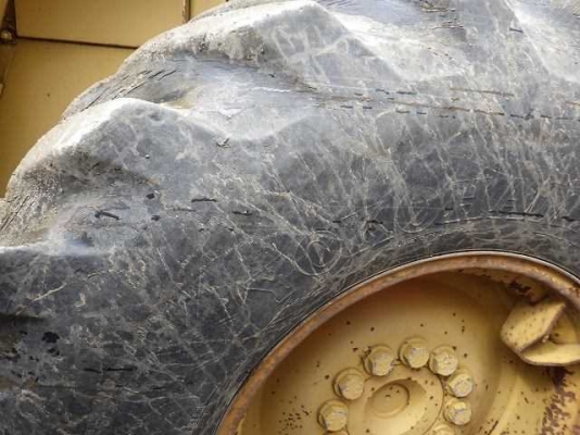 ขายรถตัก ยี่ห้อTCM รุ่น 835 ขายรถตัก ยี่ห้อTCM รุ่น 835