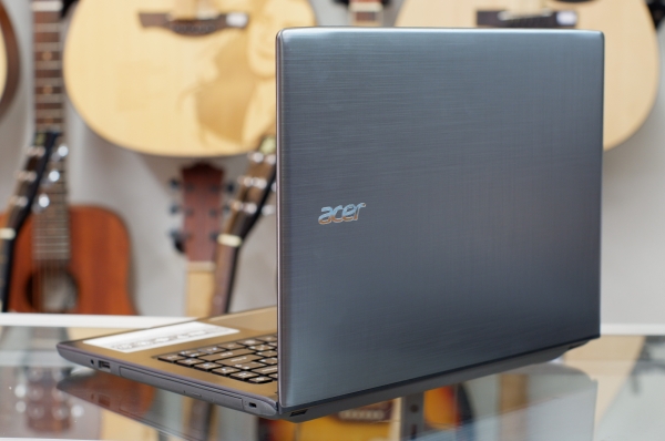 โน้ตบุ๊ค Acer E5-475G-332Q Core i3-6006U Ram4G HDD500GB สภาพใหม่ ประกันศูนย์ถึง กค 2019