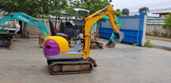 รถขุดขนาดเล็ก KOBELCO SK007-3 สำหรับงานที่แคบ ฐานกว้าง90เซนติเมตรและมีออบชั่นพิเศษปรับลดได้แคบสุด65เซนติเมตร (สามารถลอดประตูบ้านได้)พร้อมไลน์กระแทก ครบทุกมิติการทำงาน พิเศษสามารถยึดและหดแทรกยางได้ ชม.การใช้งาน3000ชม. ราคา215,000 บาทสนใจติดต่อ 081-8416818,