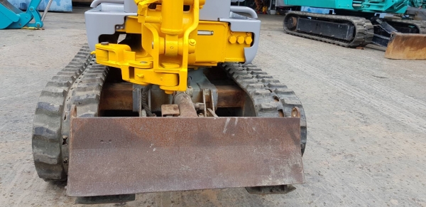 รถขุดขนาดเล็ก KOBELCO SK007-3 สำหรับงานที่แคบ ฐานกว้าง90เซนติเมตรและมีออบชั่นพิเศษปรับลดได้แคบสุด65เซนติเมตร (สามารถลอดประตูบ้านได้)พร้อมไลน์กระแทก ครบทุกมิติการทำงาน พิเศษสามารถยึดและหดแทรกยางได้ ชม.การใช้งาน3000ชม. ราคา215,000 บาทสนใจติดต่อ 081-8416818,