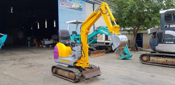 รถขุดขนาดเล็ก KOBELCO SK007-3 สำหรับงานที่แคบ ฐานกว้าง90เซนติเมตรและมีออบชั่นพิเศษปรับลดได้แคบสุด65เซนติเมตร (สามารถลอดประตูบ้านได้)พร้อมไลน์กระแทก ครบทุกมิติการทำงาน พิเศษสามารถยึดและหดแทรกยางได้ ชม.การใช้งาน3000ชม. ราคา215,000 บาทสนใจติดต่อ 081-8416818,