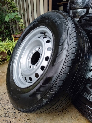 ล้อกระทะอีซูซุ ขอบ15 6รู พร้อมยางบริดสโตน 215/70R15 ปี16