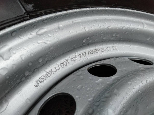 ล้อกระทะอีซูซุ ขอบ15 6รู พร้อมยางบริดสโตน 215/70R15 ปี16