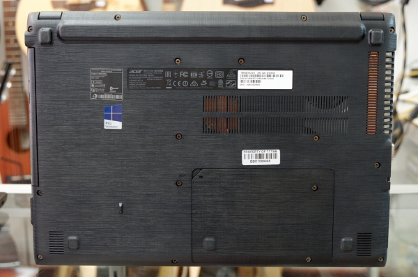 โน้ตบุ๊ค Acer TMP248-MG-501V Core i5-6200U Ram8G HDD 1TB ประกันศูนย์ถึง 17-8-2019