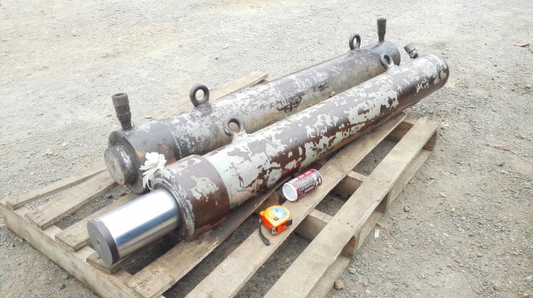 กระบอกไฮดรอลิค ขนาดยาว 120 cm แกนโต 4&rdquo;(100mm) เข้ามา 1 คู่ สภาพสวยพร้อมใช้