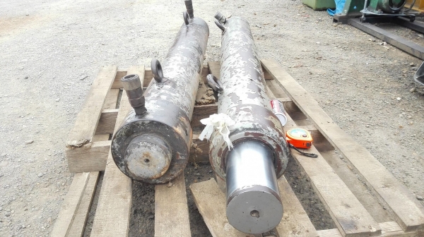 กระบอกไฮดรอลิค ขนาดยาว 120 cm แกนโต 4”(100mm) เข้ามา 1 คู่ สภาพสวยพร้อมใช้ กระบอกไฮดรอลิค ขนาดยาว 120 cm แกนโต 4”(100mm) เข้ามา 1 คู่ สภาพสวยพร้อมใช้