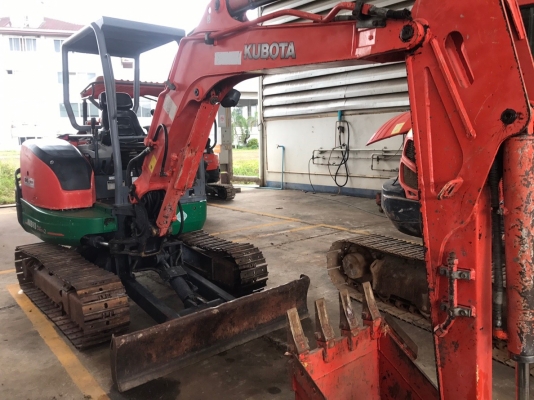 ขายรถขุดคูโบต้า3ตันดาว100,000