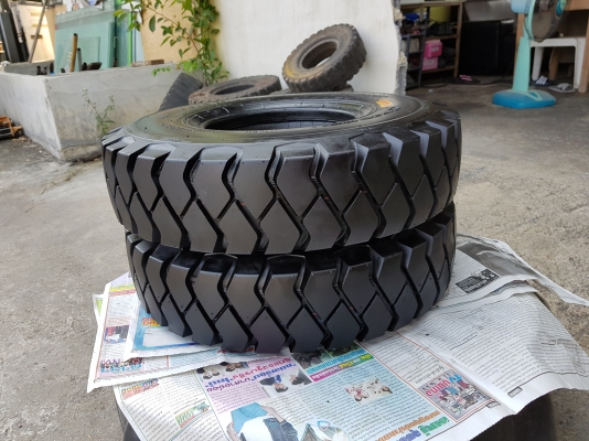 ขายยางลมรถยกโฟล์คลิฟท์ ขนาด 3 ตัน  ด่วน มี 2ชุด เท่านั้น