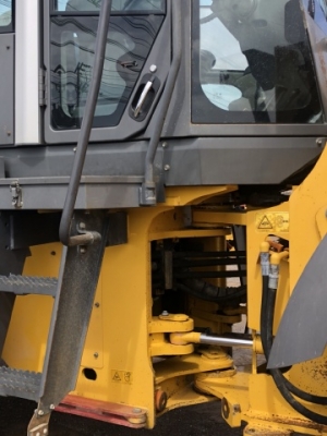 ขายรถตักล้อยาง HITACHI ZW220 (เทียบเท่า WA380-6) นำเข้าเองจากญี่ปุ่น สภาพสวยพร้อมใช้ มีVDOการทำงานครับ