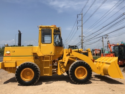 ขายรถตักล้อยาง KOMATSU WA200-1 นำเข้าเองจากญี่ปุ่น สภาพสวยพร้อมใช้ มีVDOการทำงานครับ ขายรถตักล้อยาง KOMATSU WA200-1 นำเข้าเองจากญี่ปุ่น สภาพสวยพร้อมใช้ มีVDOการทำงานครับ