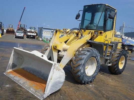 ขายรถตักล้อยาง KOMATSU WA100-3 นำเข้าเองจากญี่ปุ่น สภาพสวยพร้อมใช้ ถึงเร็วๆนี้ครับ