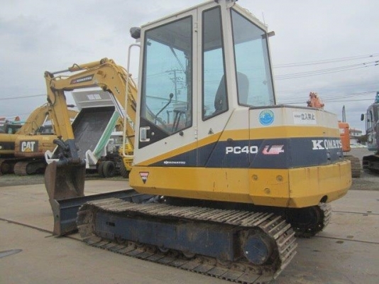 ขายรถขุด ยี่ห้อ KOMATSU รุ่น PC40-6