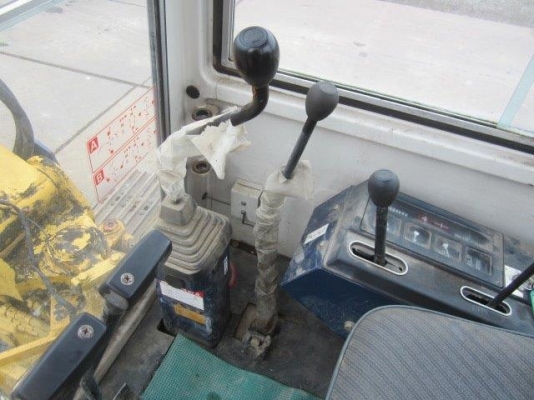 ขายรถขุด ยี่ห้อ KOMATSU รุ่น PC40-6