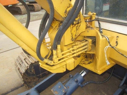 ขายรถขุด ยี่ห้อ KOMATSU รุ่น PC40-6