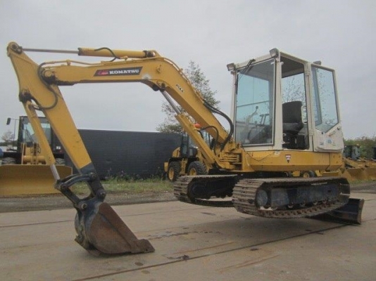ขายรถขุด ยี่ห้อ KOMATSU รุ่น PC40-6