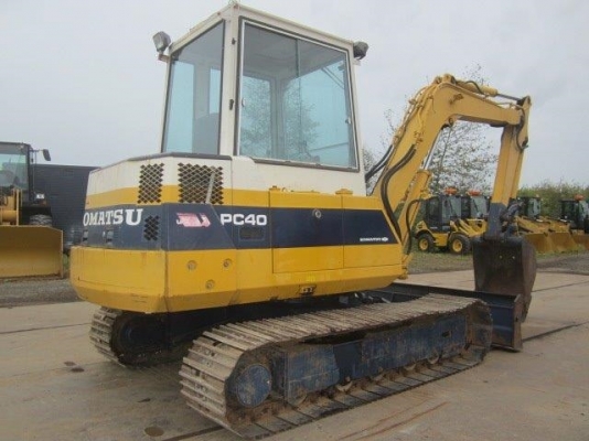 ขายรถขุด ยี่ห้อ KOMATSU รุ่น PC40-6